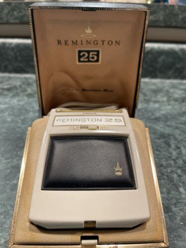 Vintage Remington 25 Triple Head Electric Shaver W/Box 